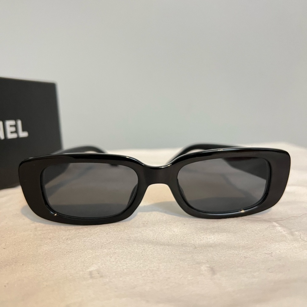 Black Y2K sunglasses
